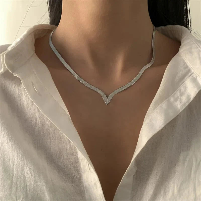 V Taper Herringbone Necklace